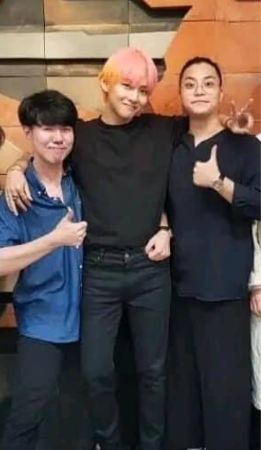king_heaven_'s tweet photo. the narrative that tae isn’t a good friend when he’s kept in touch with his high school friends for over 10 years, they was there with him during his military, he still spends his free time with them. that alone speaks volumes about the kind of friend what you’d want in your life https://t.co/V22SBmVFSC
