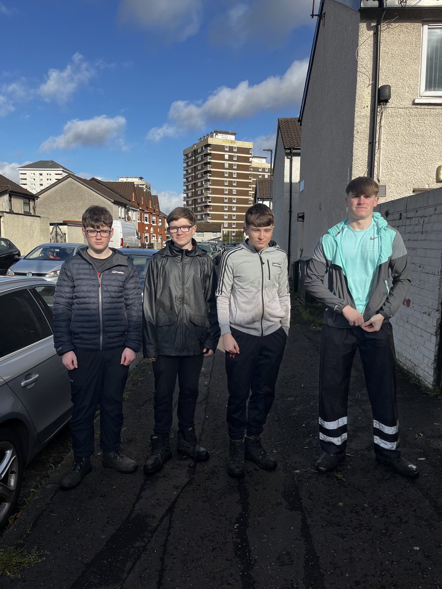 artilleryyc's tweet photo. The lads on their mid term break tidied up three gardens this morning. Cut grass, cleared paths, dug out weeds and power washed outdoor spaces for older residents and young parents. 💪 https://t.co/TUDBCPMQdo