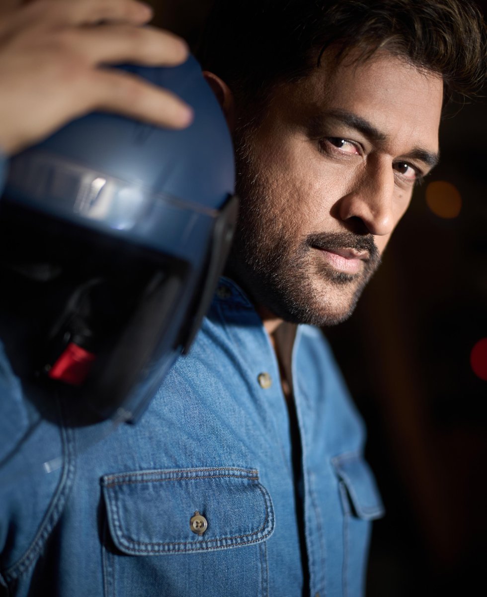 ChennaiIPL's tweet photo. Swagger level: THALA! 🦁🔥

#WhistlePodu 
📸 : avigowariker https://t.co/NGEwPHDKei