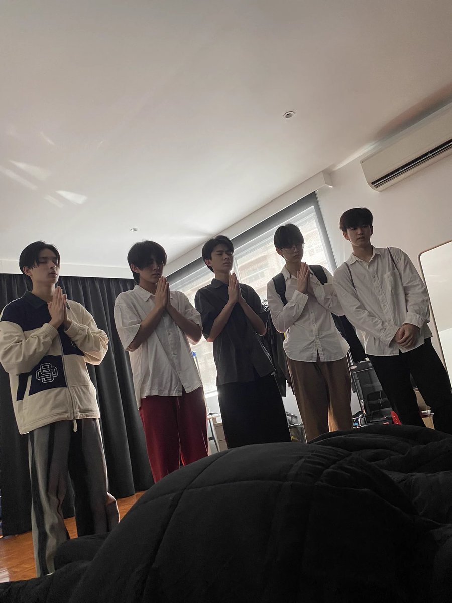 tomarcto's tweet photo. อลัน: ถ้าซอมบี้บุก มีคนนึงที่จะรอด
บัส: ใครอะ
อลัน: ม้าค เพราะหลับ ซอมบี้เดินมานึกว่าตายแล้ว
ม้าค: ผมอาจจะไม่รู้เรื่องที่เกิดขึ้นด้านนอกเลย 🤣

แล้วนึกถึงมีมนี้เลยอะ ตำนานมาก
555555555555555655555555555555

#BUSLIVE_INTHEHOUSE_1
#MARCKRIS #ALANpasawee https://t.co/tQzY2dmpCF