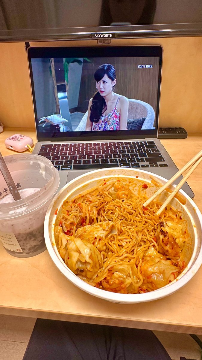 pic333333333's tweet photo. [今日は少し谫眉（センビ）、眉（マユ）がピクピクして辣味控えめな食事が恋しいよ！] https://t.co/fhJMZkUcBQ