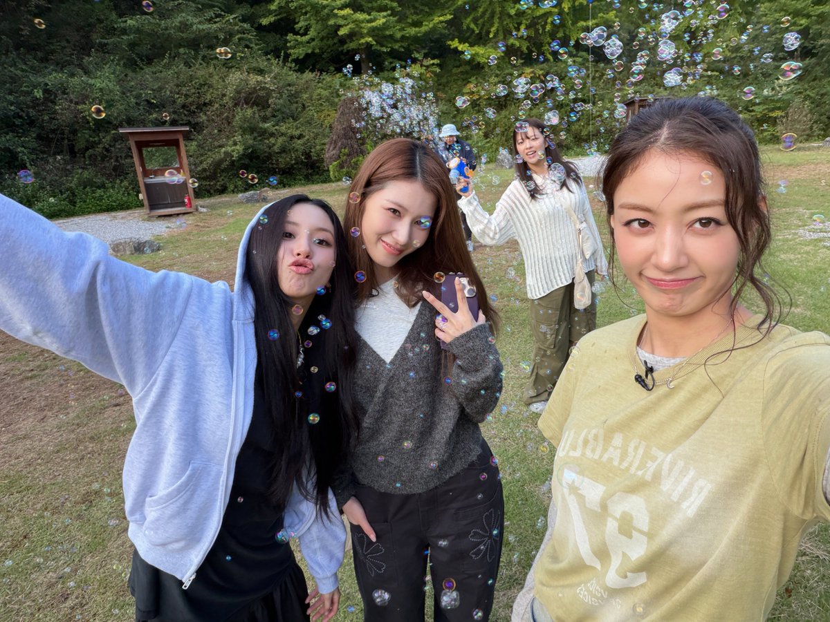 godmitzu's tweet photo. JEONGYEON SANA JIHYO CHAEYOUNG TIME TO TWICE PHOTOS FROM JIHYO 🥹 https://t.co/VYh2g6Q9C7