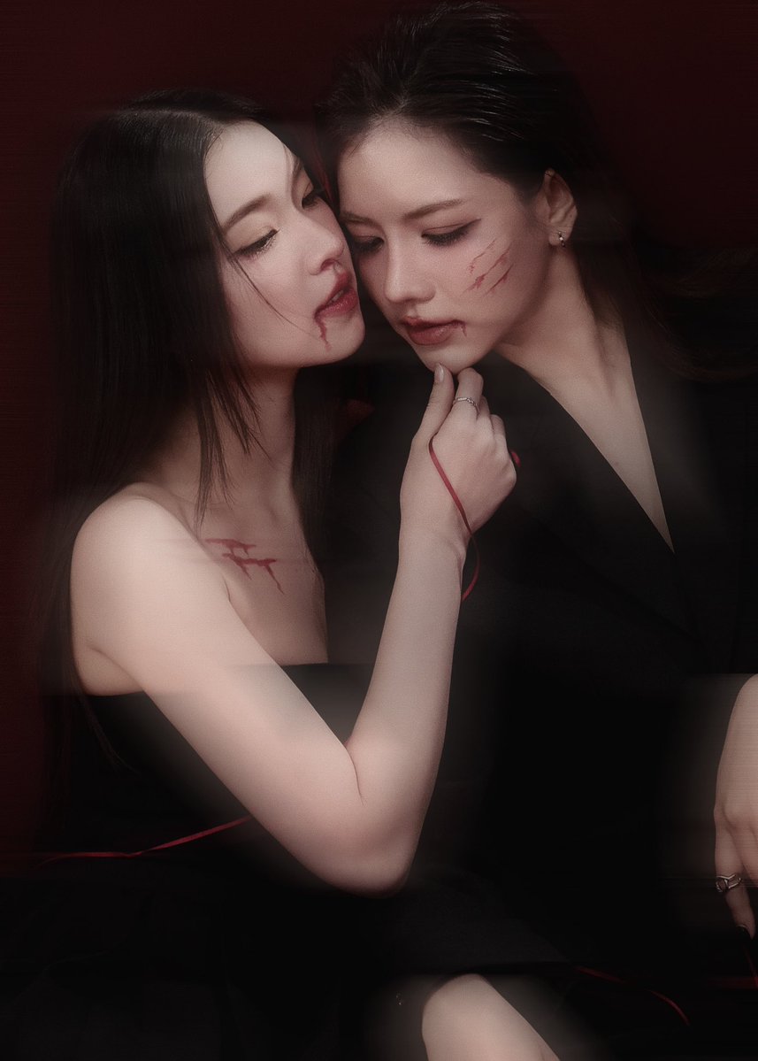 ayaorapan's tweet photo. Be my vampire! 🥀🖤

#MieAya #ayaorapan https://t.co/heQfr6sU39