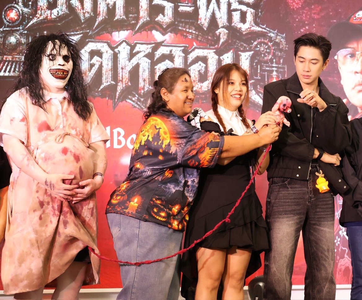 NompangJJJ's tweet photo. อุตส่าให้แม่หมอตำแย @nubnubzz ทำคลอดสดๆยื่นไปให้อุ้มแล้ว ยังปฏิเสธลูกในไส้ของตัวเองได้ลง ใจคอทำด้วยอะไร😭🤣❤️
JAM AT THE MALL HALLOWEEN
#TheMallBangkapiXJam
@RachataJam #แจมรชตะ https://t.co/DjFEAwkSNq