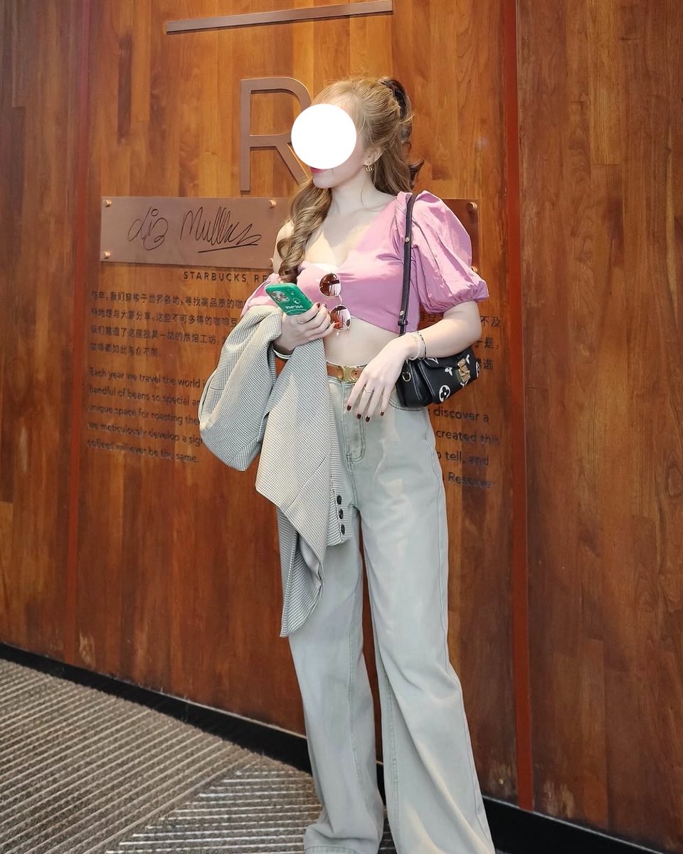 SoSplendidPM's tweet photo. รุ่นนี้ของร้านโคตรจะเริ่ด ชี off shoulder 1 ข้างแบบต่อแขน ยกแขนง่ายนะ นี่ f ไปเที่ยวเซี่ยงไฮ้มาขำ ๆ แต่ชอบเฉย แนะนำใส่แปะจุกนะตอนนั้นเราลืม ก็ได้แค่นี้แหละ 5555

มีอีกหลายแบบเลยมาดูเร็ว ควรแมส 🥹
👉🏻https://t.co/rt0OCeOGYD
👉🏻https://t.co/ezNmhVeyEH https://t.co/NJes3mwOSZ