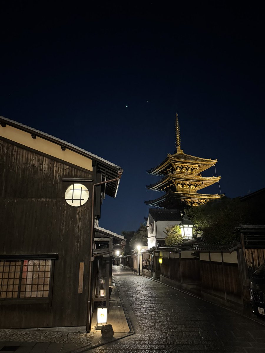 AU23games's tweet photo. 夜の京都は風情があって良き https://t.co/BaMIQX4VlW