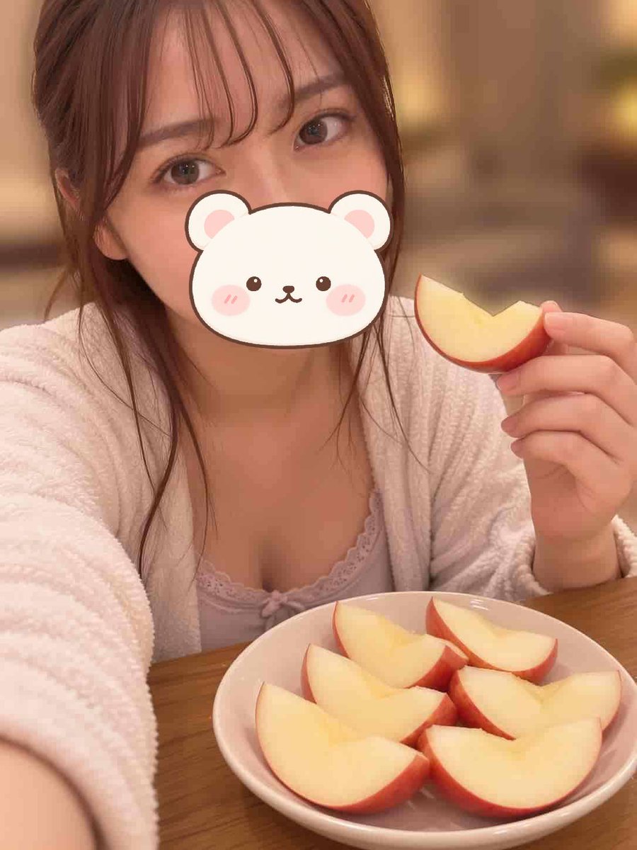 ayano_after5's tweet photo. 昨日のりんご、今日やっと食べました🍎😂
みんながいろいろ教えてくれたから、よく洗って皮ごと食べてみた🤭
美味しかったし、買ってよかった☺️💕
アドバイスありがとう✨ https://t.co/PINv4FqI0L