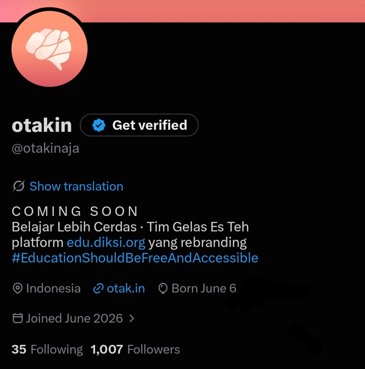 otakinaja's tweet photo. akhirnya otakin mencapai 1K+ followers!!! 🥳🥳 https://t.co/VOsue8IflH