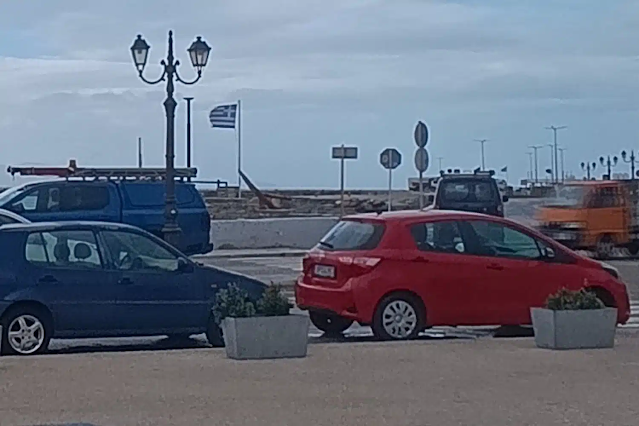 PoliceVoice's tweet photo. 17χρονος οδηγούσε αυτοκίνητο και παρέσυρε πεντάχρονο παιδί μπροστά από παιδική χαρά  
https://t.co/0l1qtykypY https://t.co/fz4ETKjuU1
