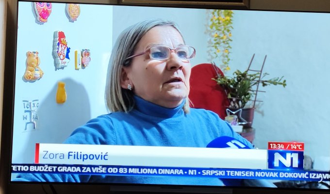 Ortodox_Serb's tweet photo. ❤️ ЗВАЛА СЕ САСВИМ ОБИЧНО — ЗОРА ФИЛИПОВИЋ!

Жена која је стала пред Хуљу и сасула му у лице све оно што су милиони годинама желели да кажу!

Жена која је, ни не слутећи, постала симбол његовог суноврата!

И КАКО БИ СЕ ДРУГАЧИЈЕ ЗВАЛА ЖЕНА КОЈА ЈЕ НАЈАВИЛА КРАЈ ЈЕДНЕ МРАЧНЕ ЕПОХЕ — НЕГО ЗОРА?!

ЗОРО, КРАЉИЦЕ, ДА ТИ УНУКА ОЗДРАВИ!

КУЋА ТИ ПЕВАЛА, ЛЕГЕНДО! 🇷🇸❤️