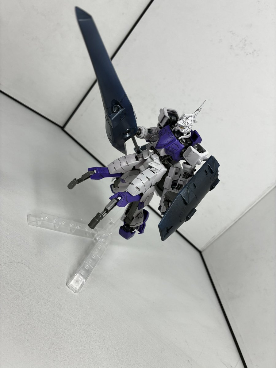 printf_pd's tweet photo. めちゃくちゃ久しぶりにガンプラを作ったぞ！
鉄血みてクソかっこよかったのに全然出番なかったガンダム・キマリストルーパーだ！
墨入れした途端めっちゃカッコよくなって楽しくてポンポン入れてたら顔が薄汚くなっちゃった……でもめっちゃかっこいい https://t.co/aLlNvL9i4X