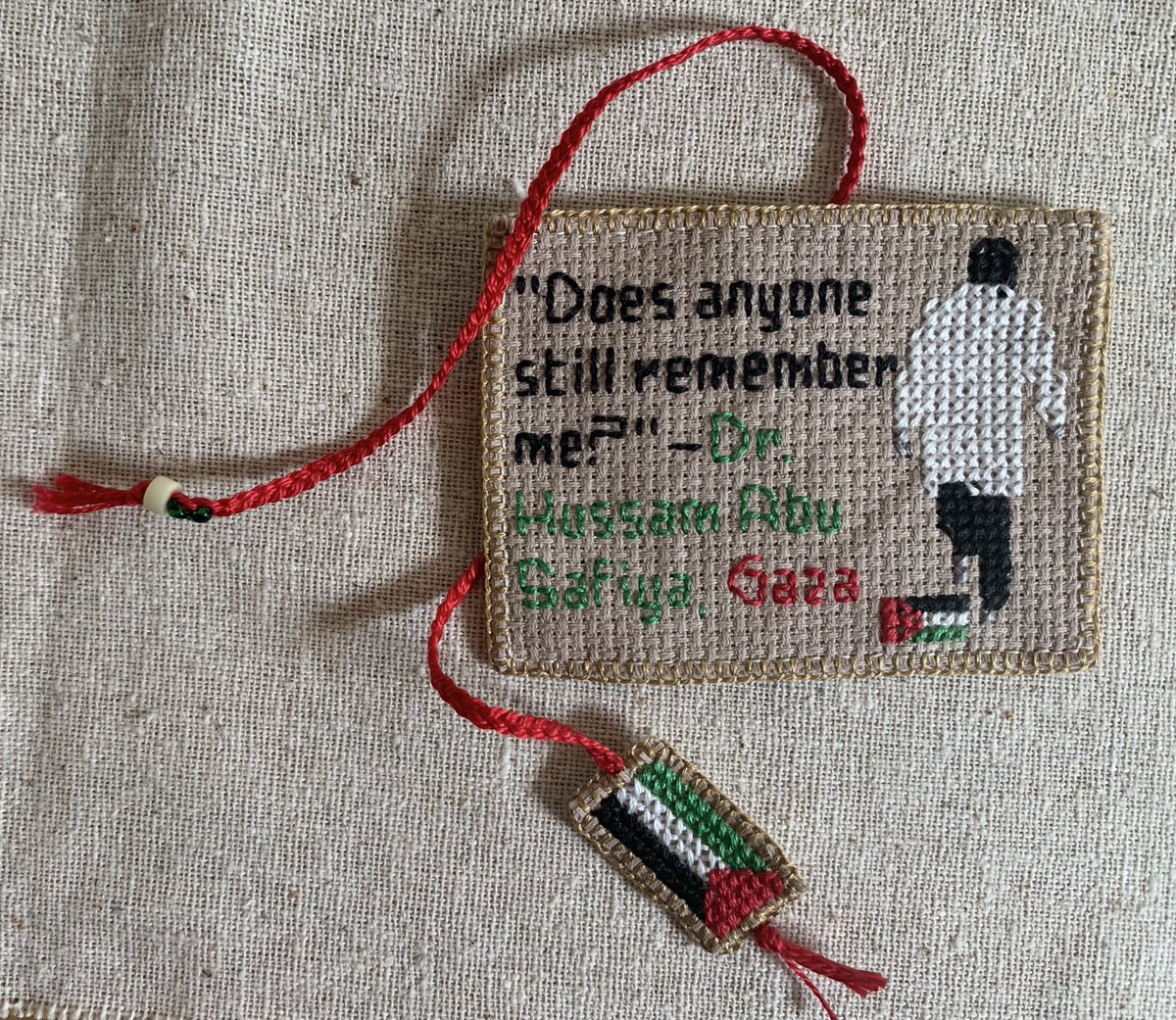 PritiGCox's tweet photo. Thanks to the comrade who bought a pair of 'banned earrings' for @heartsforGaz. Now H4G needs just a few $ more this month for their 🥖 &amp; 🚰agreements. This Dr. Abu Safiya patch &amp; a bookmark are ready to mail. Buy it here:
https://t.co/xOlYnZ4NQC
Free Dr. Hussam Abu Safiya! https://t.co/q4wycaX4uP