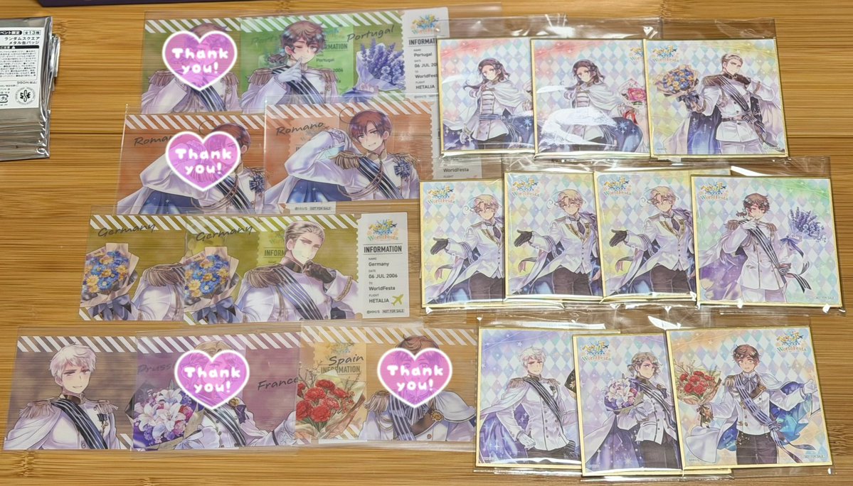 yapoooooooo_12's tweet photo. ヘタリア原画展グッズ交換
譲:画像の物＋前投稿のグッズ

求:色紙　日
　チケット　英、日
　メタル缶バ　英
　怖モン、ねこたりあ　英、日

色紙2枚↔︎色紙日、色紙1枚＋缶バ1個↔︎チケット英などの2:1交換⭕️
※普と米は1:1交換のみ
※色紙とチケットのみ2:1⭕️
※メタル日はメタル英とのみ https://t.co/GoSSXlBvT7