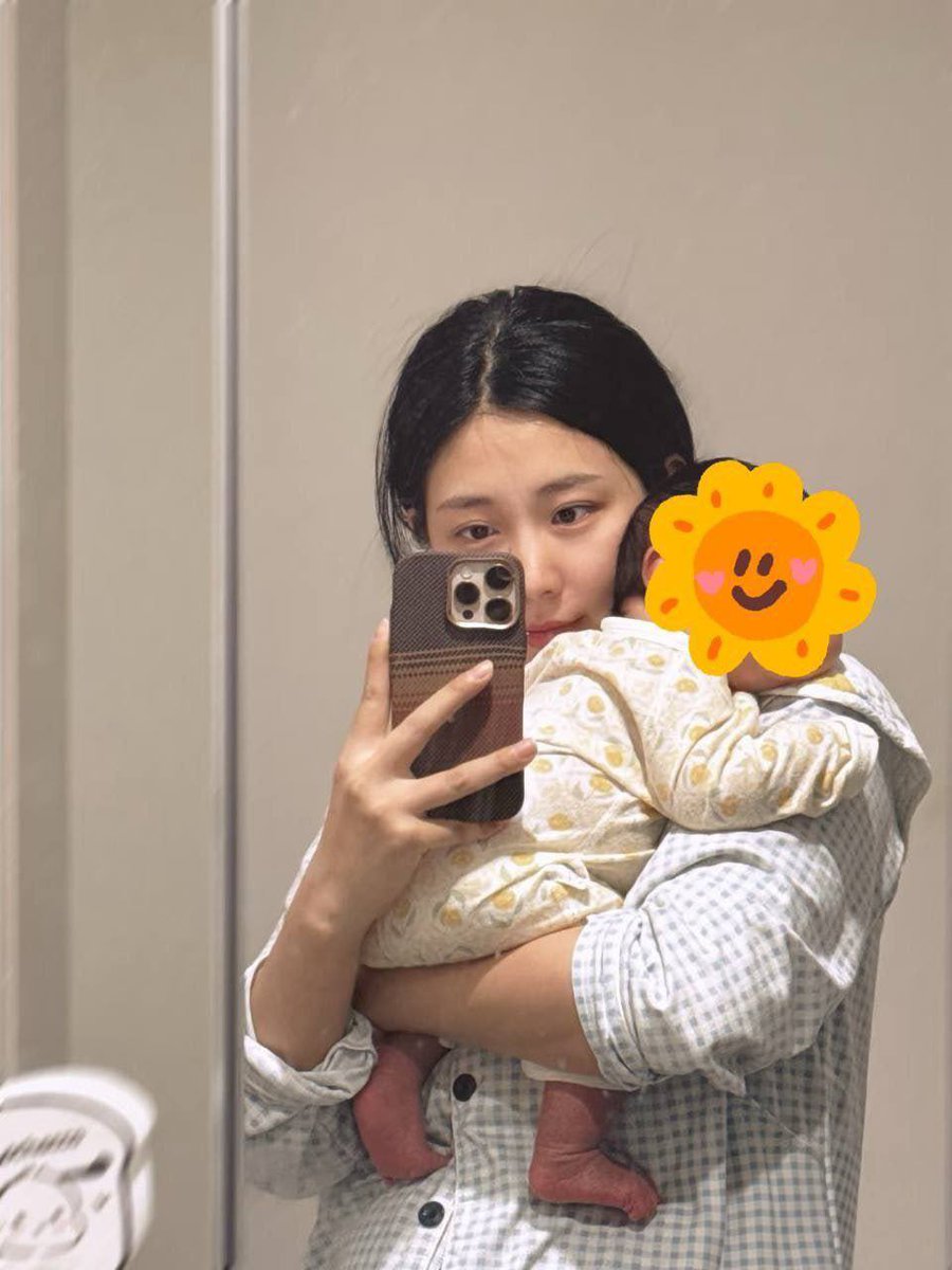 Kleber_ViniT's tweet photo. 有时候也挺理解婚内出轨，每天素面朝天，满身奶渍奶味在他眼里也许就是他口中所说的黄脸婆没性欲吧。 https://t.co/FiN5PXCmen