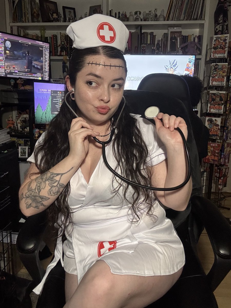 n0facebebe's tweet photo. Did a little costume for stream last night 🖤 https://t.co/pUUPHQGRhn