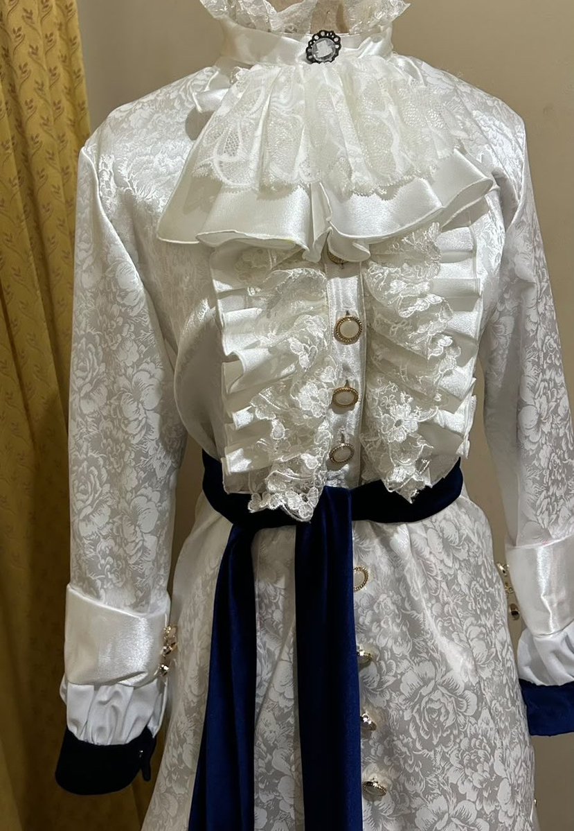 griffithdearest's tweet photo. AKHIRNYA BAJU GRIFFITHNYA JADI😭😭😭

Aku sengaja request jacquard motif mawar, karena aku sgt mengasosiasikan bunga mawar putih untuk griffith🥺🤍 https://t.co/wGRGKRtanR