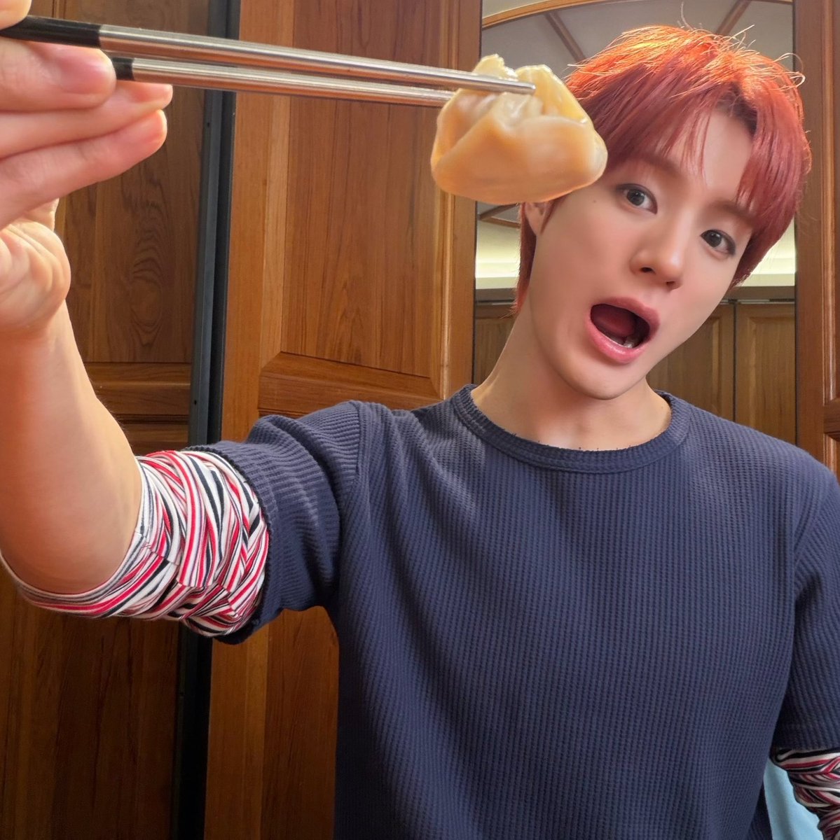 _imaeyed_'s tweet photo. เบ้บอ้าปากเร็ว

อะไรอ้วน

เค้าป้อน

กินได้ที่ไหน

 ไม่งอนซี่ เดี๋ยวรีบกลับไปง้อโอเคมั้ย ให้กินเกี๊ยวสิบที

เกี๊ยวอะไรสิบที

แก้มหนูไง นุ่มเหมือนเกี๊ยว 😜 https://t.co/fBcZ3CGSkT