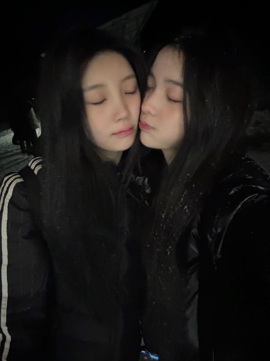 qft1vw's tweet photo. 희어로즈체포할게요♡ https://t.co/J09RUzRFH3