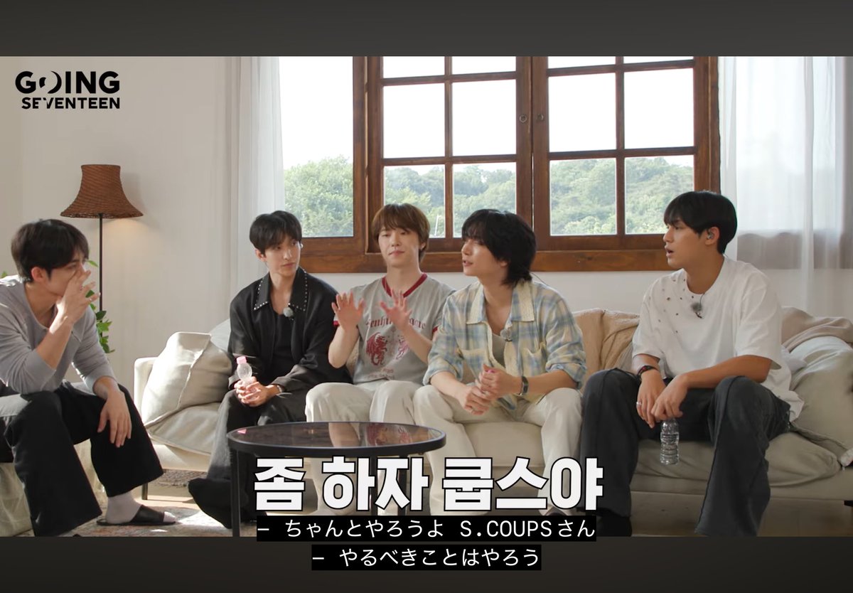 HappyDKLife's tweet photo. フェイクで入ったものの上手く話せなくてずっと水両手で握りしめて前髪いじったり隣の人を小突いたりするだけのただのドギョムだったんだけど、最後にまさかの本物だと疑われて本気で嬉しそうな顔をするドギョムくん愛おしい守る https://t.co/26saDBwcRV