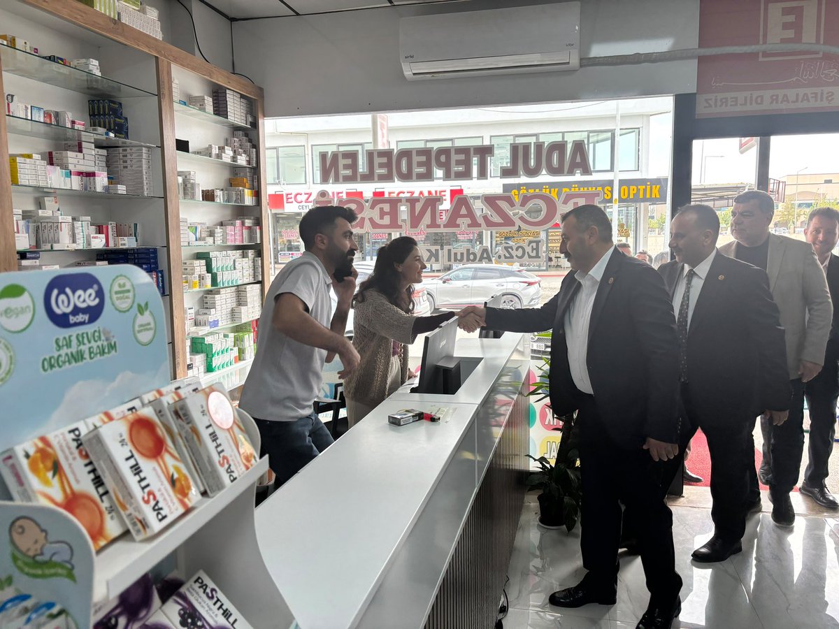 Sanliurfa_MHP's tweet photo. İl Başkanımız Sayın Ecz. Osman MUTLU,Ceylanpınar esnaf ziyareti kapsamında vatandaşlarımızla bir araya geldi.
Milletimizle iç içe, omuz omuza olmaktan gurur duyuyoruz. Ziyaretlerimizde bizleri büyük bir hüsnükabul ve sıcaklıkla karşılayan değerli esnaflarımıza ve tüm hemşehrilerimize yürekten teşekkür ederiz.
Dualarınızla, desteğinizle Ceylanpınar’ımız ve Şanlıurfa’mız için var gücümüzle çalışmaya devam edeceğiz.

@dbdevletbahceli 
@eczosmanmutlu 
@MHP_Bilgi