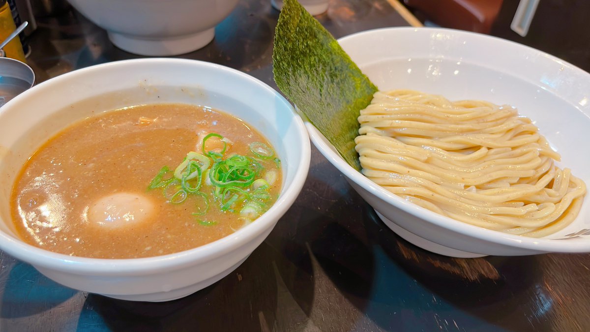 _ch4to_4810_'s tweet photo. 夜遅いのに一緒につけ麺食べてくれる最高の女、かぬ https://t.co/uR7p67ODrB