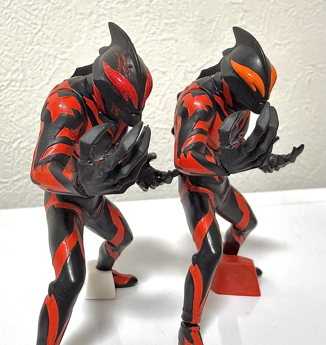 ultrive_zzz's tweet photo. ダブったジラースの襟巻きをくり抜いたり、ベリアルをカイザーベリアルにしたり。
#HGウルトラマン https://t.co/FvyJGnUsKX