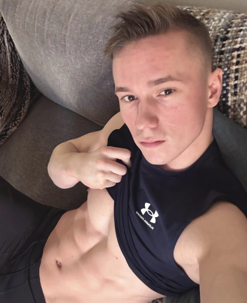 RobertSeaniz's tweet photo. I’m bored 😩 Anyone down to vibe with me? 👀😂 https://t.co/ycdloH3r6X