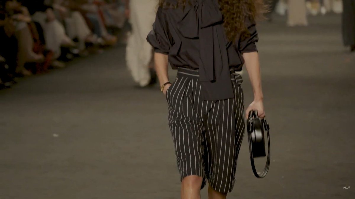 rosxlka's tweet photo. desfile diálogos sobre o tempo | riofw ss26 https://t.co/9KIe9PaOi1