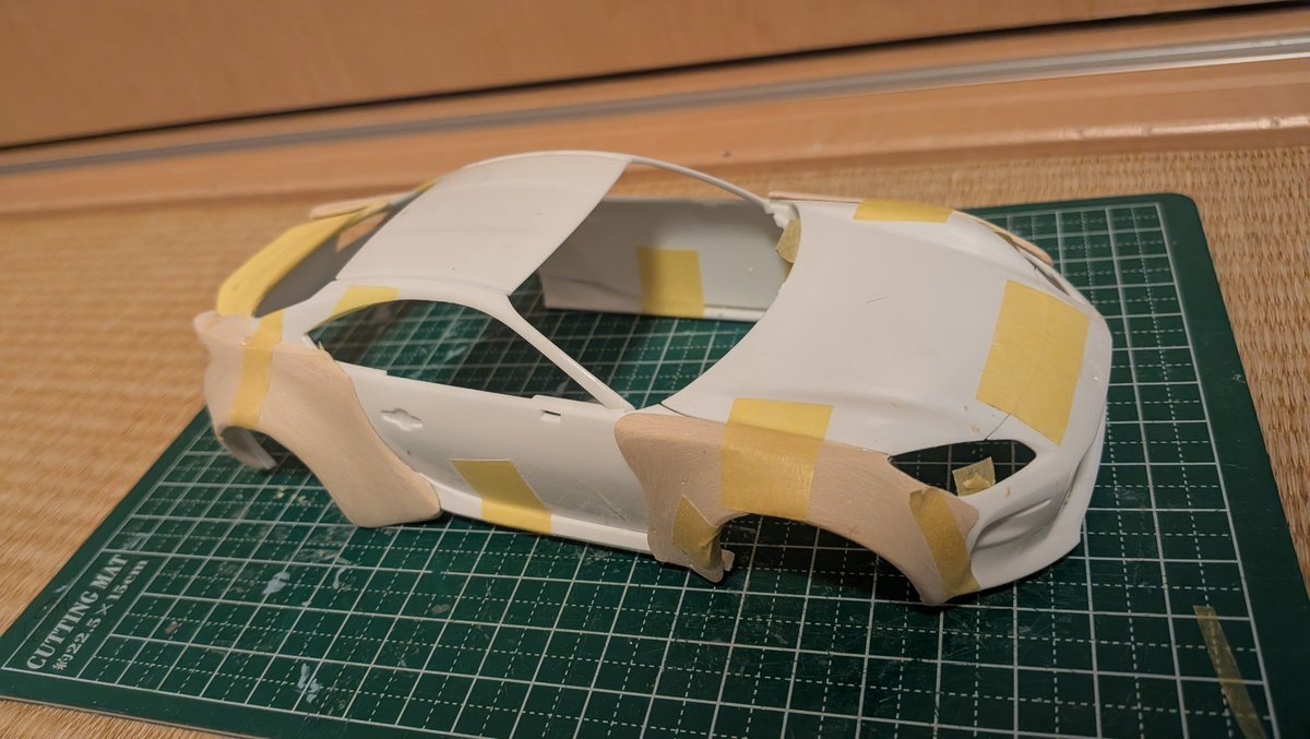 yorosikunisidog's tweet photo. ブリスターフェンダーのベース作り完了

この後はサイドステップだな〜

全体ベースが出来たら
詳細部をパテで肉付け

ん〜先が長い😅
＃ghostexpod https://t.co/z1fqbRd71Q