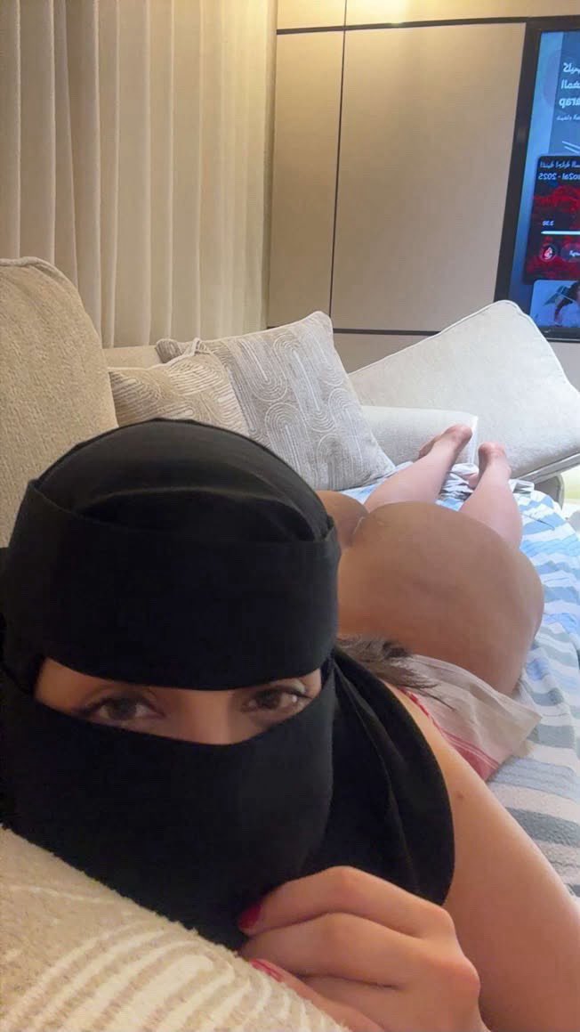 Ham20xx's tweet photo. الخنيث ما تحمل و قرر يفضح زوجته😈 https://t.co/rDCn0T1Utt