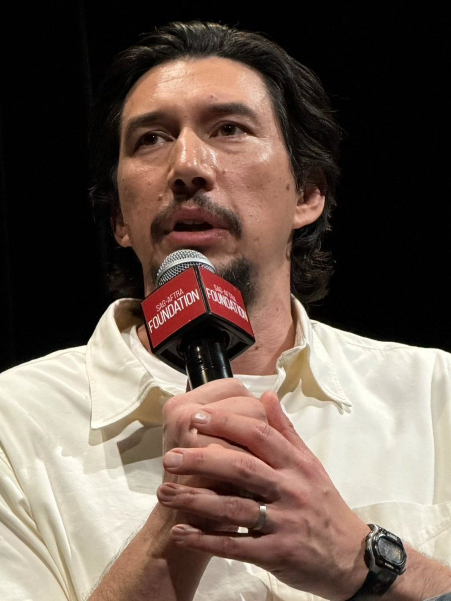 CreativLicense_'s tweet photo. Oh, those big paws 🔥 #AdamDriver https://t.co/ILFWxZO7hZ