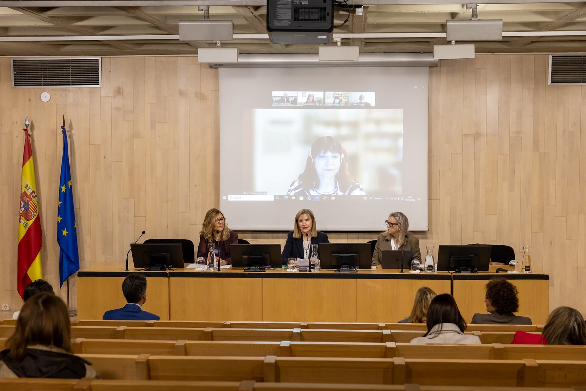 UNED's tweet photo. Inauguramos el congreso sobre pensamiento crítico y ética 'Inteligencia Artificial generativa en el aprendizaje lingüístico del siglo XXI. Humanismo y educación vs. tecnología'. https://t.co/y4iy9NrJrB