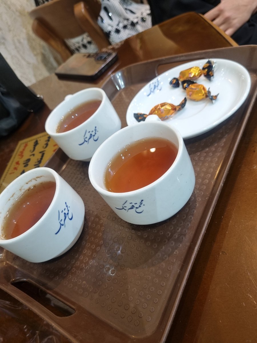 fateme_gholami2's tweet photo. چای بعد از خرید، کنار دوستان، آرامشِ کامل. https://t.co/ZZu4KkmnLz