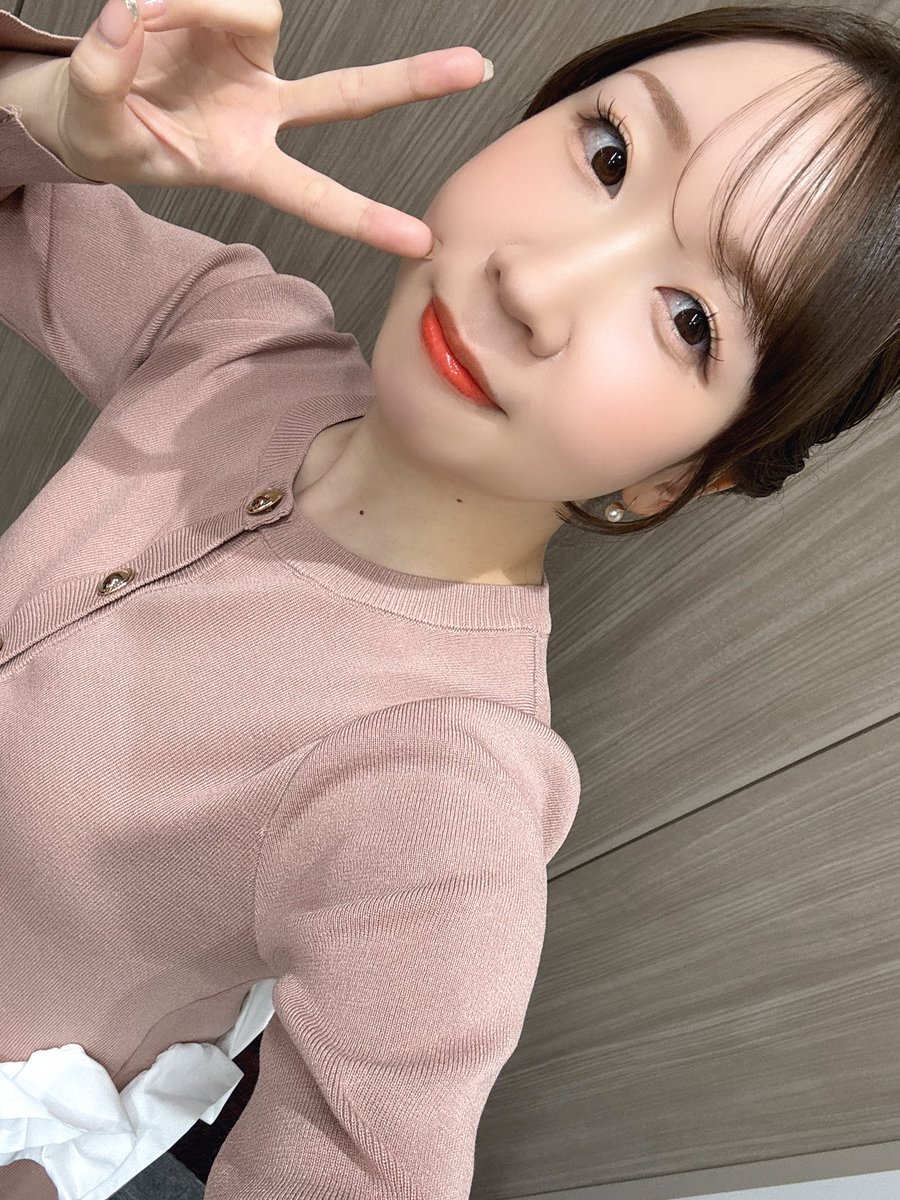 mikoiwate_351's tweet photo. #ブシの秋2026
ヴァイスシュヴァルツロゼパートのMCを担当しました〜！✨
秋も発表盛りだくさん‼️
アーカイブも是非チェックしてくださいね😊✨

今日はロゼカラーのお洋服でした🩷 https://t.co/Asb1jWR0xB