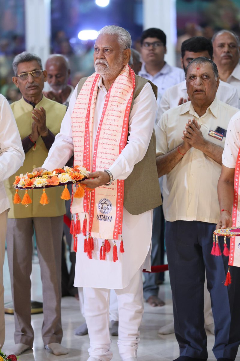 PRupala's tweet photo. રાજકોટના કાલાવડ રોડ સ્થિત યોગીધામ 'શ્રી હરિદર્શનમ્' ખાતે આયોજિત ભવ્ય 'અન્નકૂટોત્સવ'માં સહભાગી થવાની મંગલકારી ક્ષણો પ્રાપ્ત થઈ. https://t.co/QvY9OTKVAi