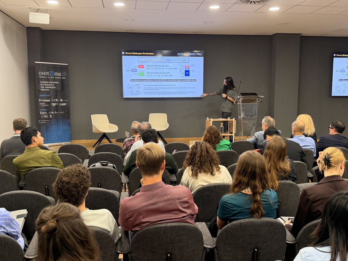 ICMol_UV's tweet photo. 🔬 ICMol researcher @j_sorianolopez gives a talk at #Chem2DMat2026 on “Polyoxometalate-Activated MoS₂ for Hydrogen Evolution”.
⚡ Exploring the potential of 2D materials for hydrogen production!
#ICMol #2DMaterials #Hydrogen https://t.co/WnkT91aC41