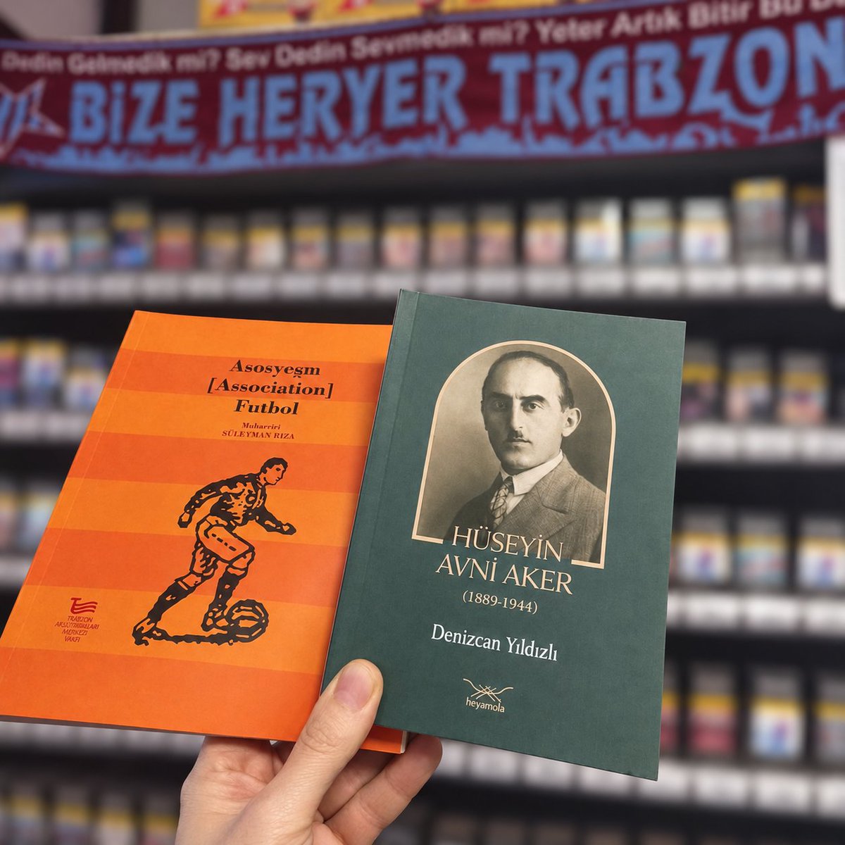 celik61ts's tweet photo. Tam dükkanı kapatmak için toparlanırken kargocu aradı paketin var dedi :) içinde böyle güzel hediye kitaplar çıktı. @TunaliSedat abime teşekkür ediyorum ☺️ https://t.co/6zwes9fIVb