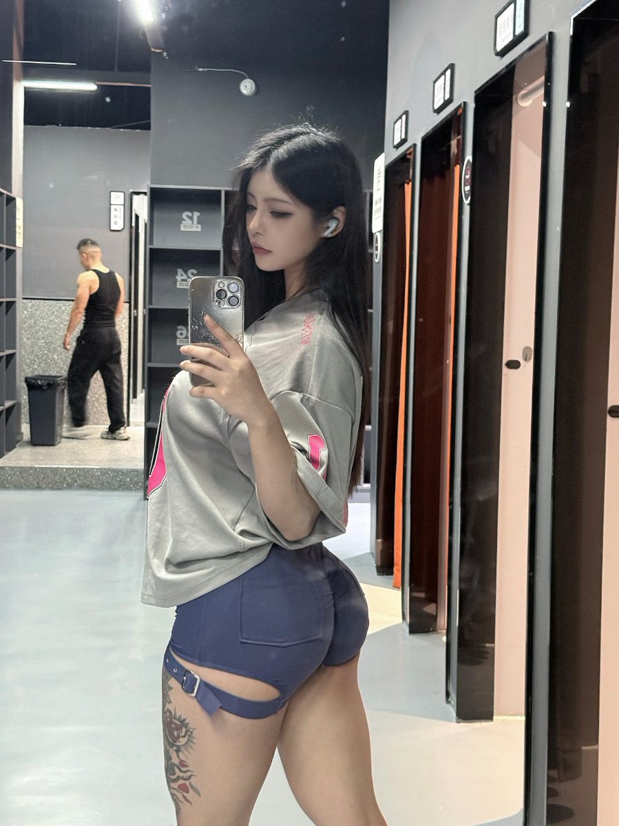 Ayo_leslie7321's tweet photo. Even at 140 jin, my face doesn’t sag—I absolutely love this gym gear! The recovery support makes sticking to my workout routine so much easier. https://t.co/ZF1n7yPzF9