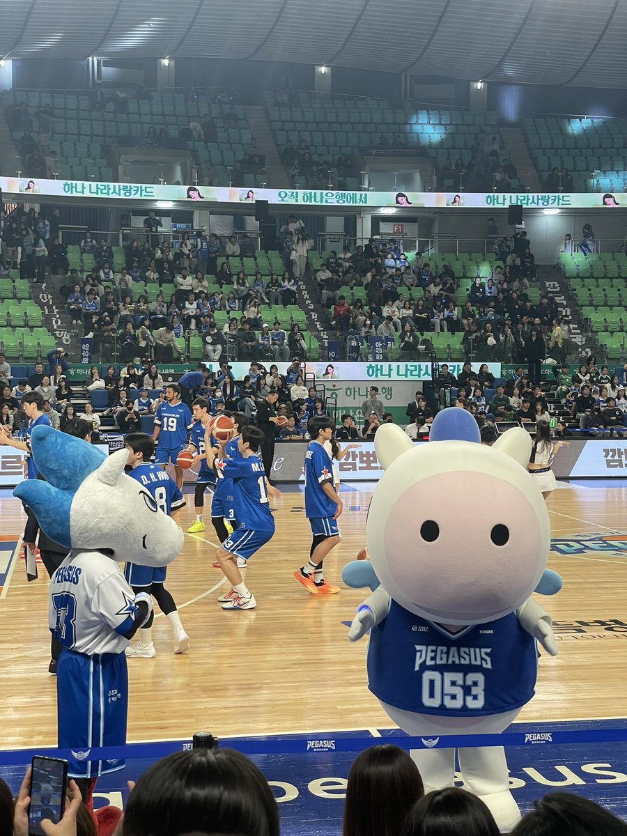 hachiii_iii's tweet photo. 내기니들이랑같이까공승요하고옴 💙✌🏻 https://t.co/VwtJh0rTJi