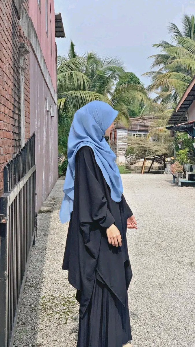 Sumaiyahcio's tweet photo. People value your position, not your person 🖤 https://t.co/mXGkHYEPJ6