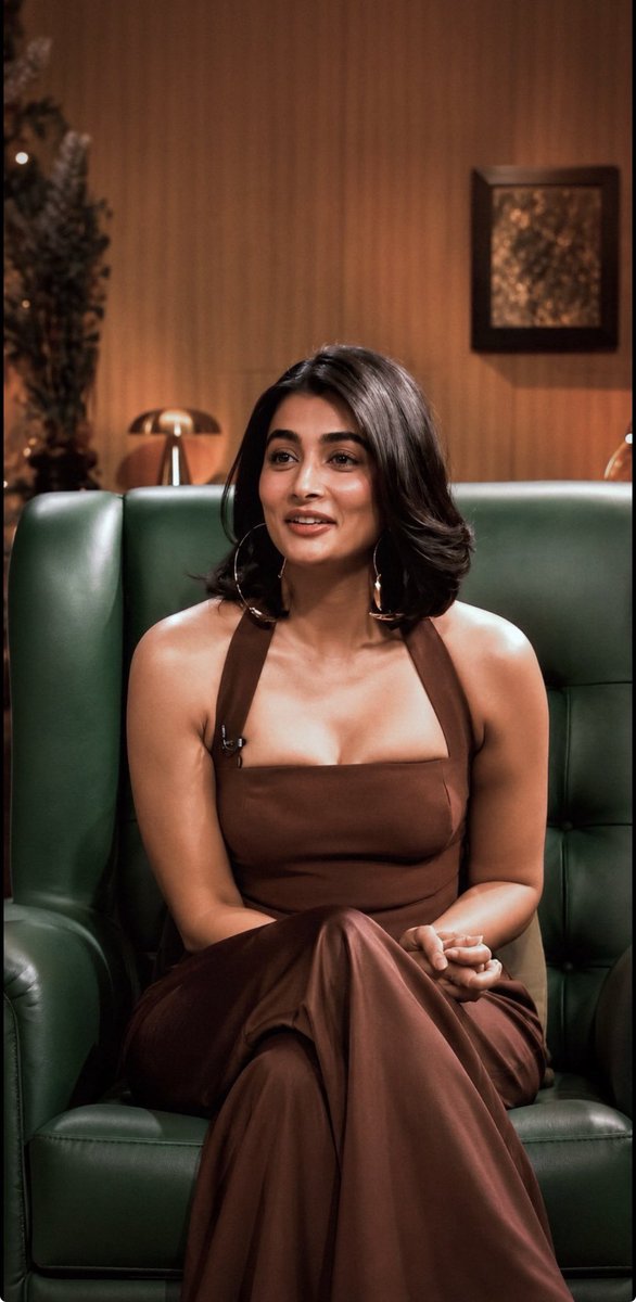 Smithaccm1's tweet photo. Pooja 🤎 chocolate day
#Poojahegdehot https://t.co/UBZGxROyJO