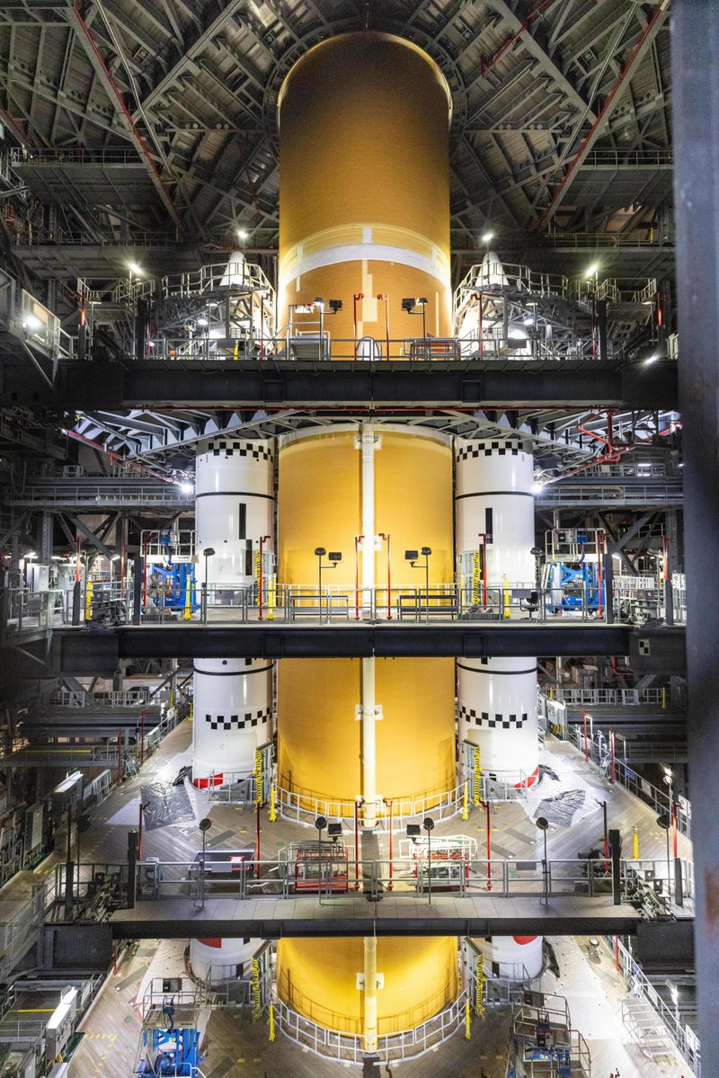 NASAArtemis's tweet photo. The core stage of the Artemis III rocket is officially stacked. https://t.co/9rhBfHQYwm