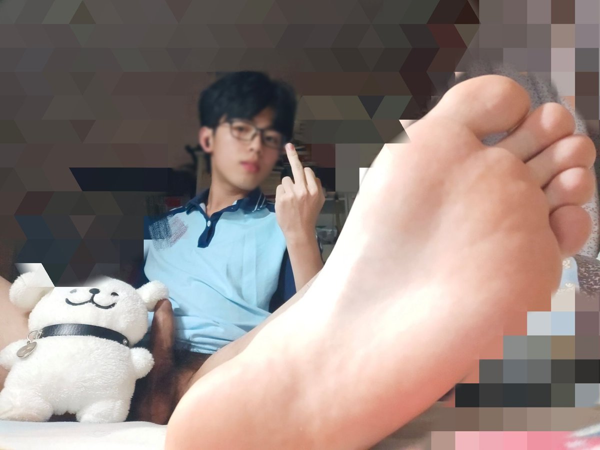 BadToy73's tweet photo. 学长，为什么要我拍这种照片?
学长，为什么要我一边叫傻逼一边叫你的名字?
学长怎么一直盯着我的脚看?
学长怎么跪下了？
学长怎么这么喜欢舔我的脚?
跪舔一个男高是不是有点道德败坏了傻逼学长？

#直男崇拜 #无脑傻逼 #1s #1m #恶堕 #atm https://t.co/6wrr0Zypoh