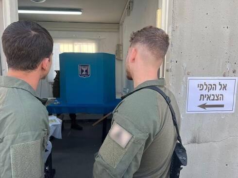 MOSSADil's tweet photo. 🚨 AROUND 600,000 “DOUBLE-ENVELOPE” BALLOTS STILL TO BE COUNTED

Israel’s election is not over yet.

Around 600,000 special ballots — including votes from soldiers, reservists, diplomats, prisoners, hospital patients and others — still need to be counted.

The regular vote currently leaves Netanyahu’s bloc at 53 seats and the Eisenkot-led bloc at 48, with neither reaching the 61-seat majority.

These ballots could still change the final distribution of Knesset seats.