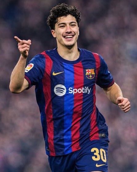 FullTime90X's tweet photo. 🚨🇩🇪 Hansi Flick:

🗣️ “I have told Deco that if we can’t sign Julián Álvarez, bring me Ibrahim Maza in the January transfer window. 🔵🔴

🗣️ “He will bring the much-needed flair to our team through the middle.” 🎯✨ https://t.co/6YTBvIISg3