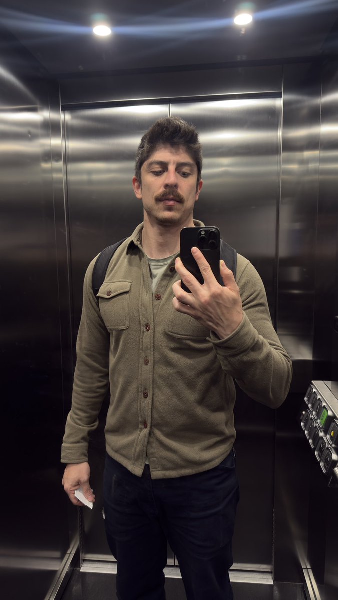 hungskater's tweet photo. Clothes on or off? 😈 https://t.co/6lO786mN43