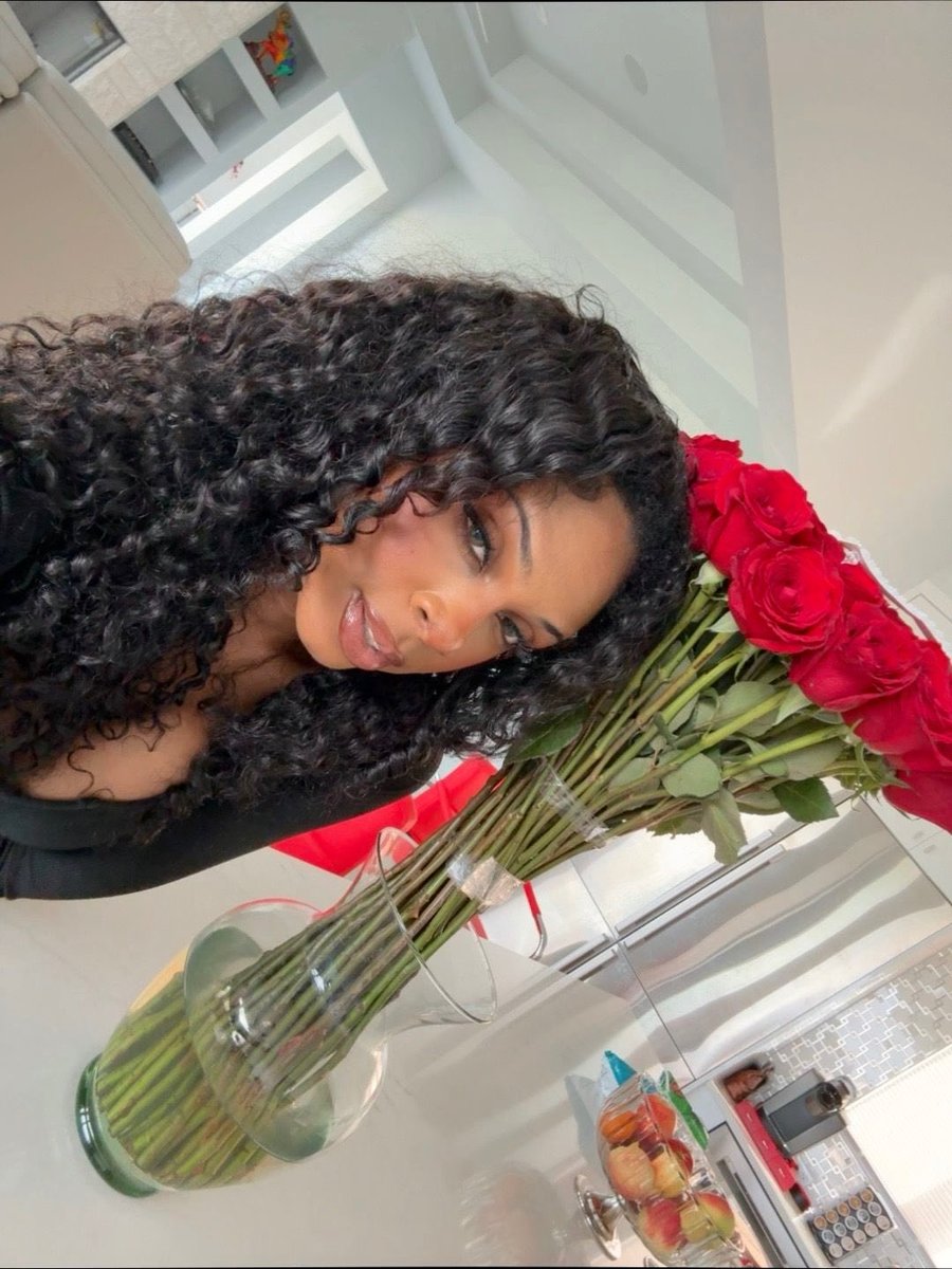 siaxcvii's tweet photo. I wish roses lived forever https://t.co/G0CVWWGaWe