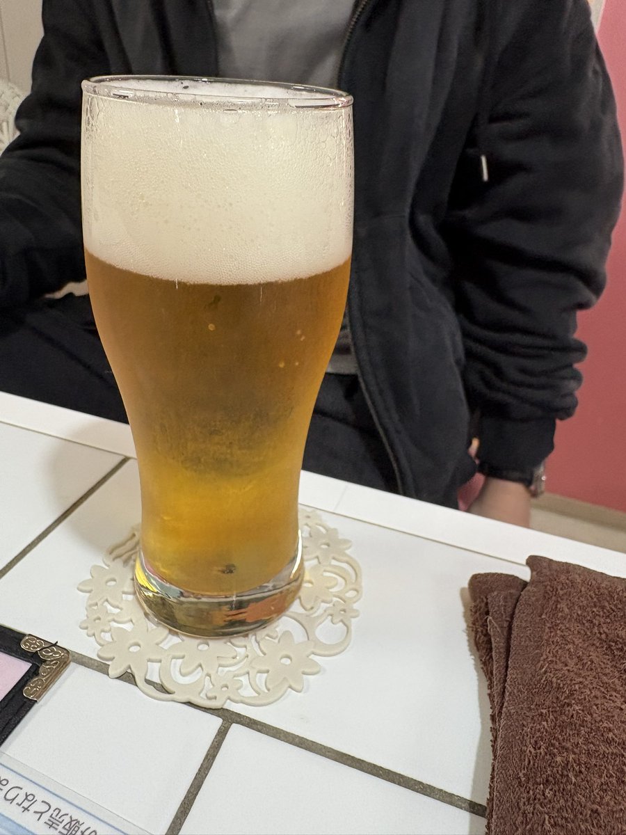 aspiration_kmg's tweet photo. 下校(^ω^)
ほぼオーラスでしかもまたメロンソーダ飲んでる🍈し、おばけハヤシライス3つ頼んでてやばい！なP様、2度目ましてだけどもう面白すぎてなに？？ラストオーダーうぇい！はなんなの？ほんとに？？なP様、アス学初めてだけど帰る時には楽しかった！また来るよと言ってくれる3人組のP様 https://t.co/nNSZgyxkl4