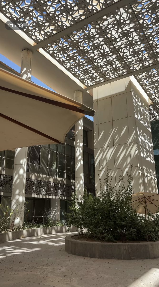 4cfh4's tweet photo. السعودية اول دولة فكره في تمكين المراه بالتعليم واستثمرت أكثر من 20 مليار ريال في إنشاء مدينة جامعية PNU بالرياض خاصة للبنات على مساحة تقارب 8 ملايين. وهي جامعة تُعرف بأنها أكبر جامعة نسائية في العالم.مدينة جامعية متكاملة تضم مرافق أكاديمية وبحثية وخدمية خُصّصت لتعليم النساء. https://t.co/1QyHGVrYrA