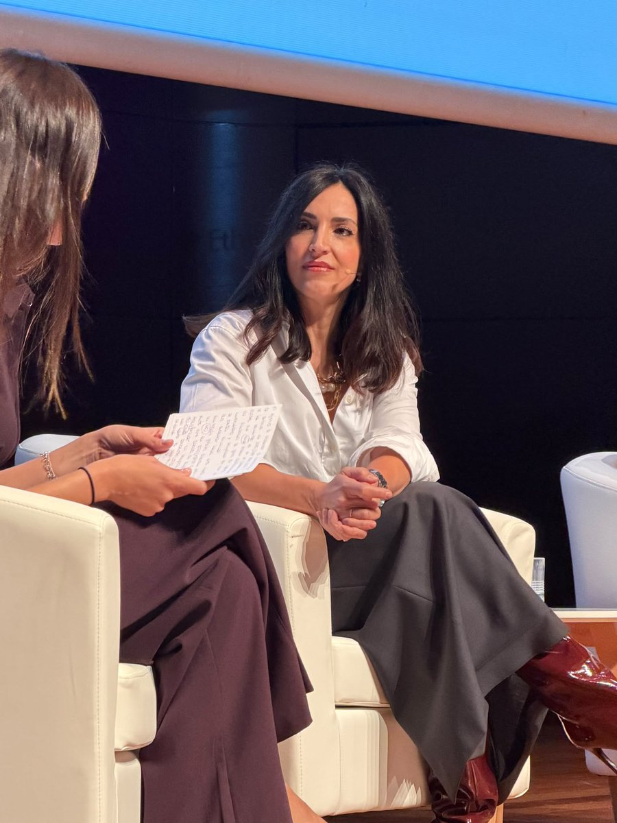 AsisaSalud's tweet photo. Tirados señaló que el gran reto para avanzar hacia el #NetZero son las emisiones de alcance 3 y defendió una actuación conjunta de toda la cadena de valor: “Hay que dejar atrás el ‘que lo haga el otro’ para que la descarbonización sea efectiva”. 🌍 https://t.co/fbaob8eRKA